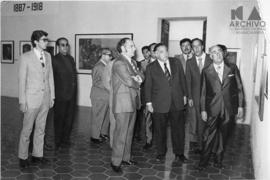 Comitiva en Galería de Arte