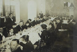 Manuel M. Ponce en un banquete.