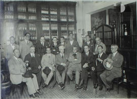 Manuel M. Ponce en una reunión