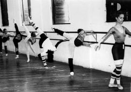 Clase de Danza Clásica, 1975