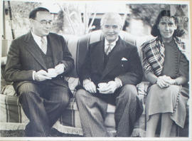 Fotografía de Manuel M. Ponce junto al crítico musical Aldolfo Salazar.
