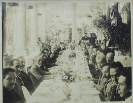 Manuel M. Ponce en un banquete.