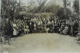 Grupo de personalidades entre ella Manuel M. Ponce,
