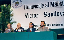 Homenaje a Víctor Sandoval