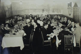 Manuel M. Ponce en un banquete.