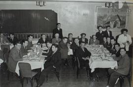 Manuel M. Ponce como invitado en un banquete