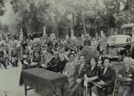 Clema sentada en el presidium