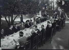 Comida al aire libre en la que participa M. ponce